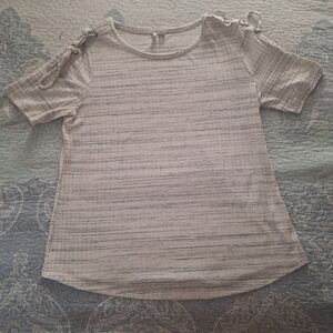 Est 1946 WHITE & GREY LACE UP SHOULDER SHORT SLEEVE SIZE M